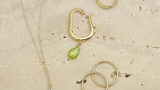 3COINSで見つけた高見えイヤカフ✨ | AYUMI.cdnjtmwが投稿したフォトブック | Lemon8 かなちん 服とイヤリング