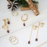 落ちにくい痛くないガーネットイヤーカフ