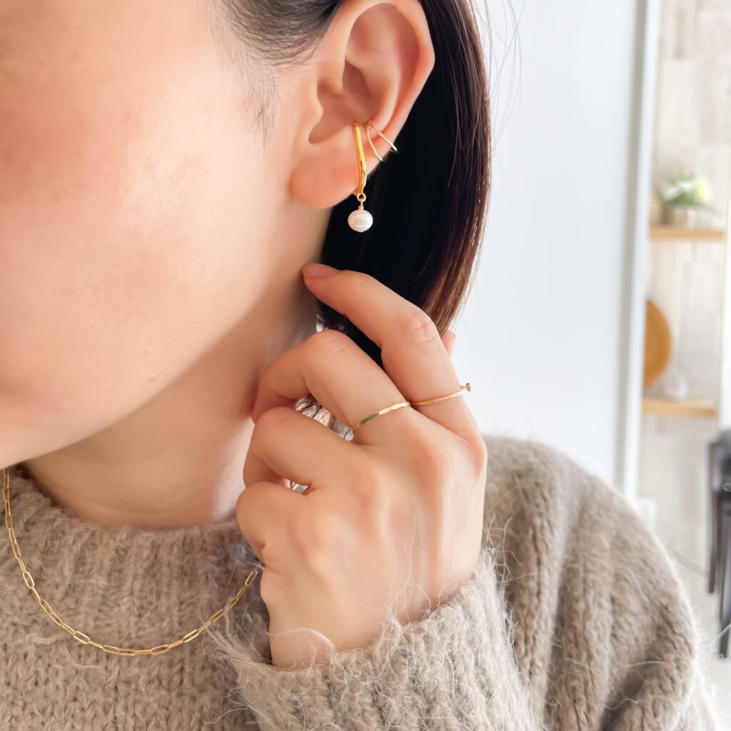 カジュアルにキレイめをプラスすてくれるパール