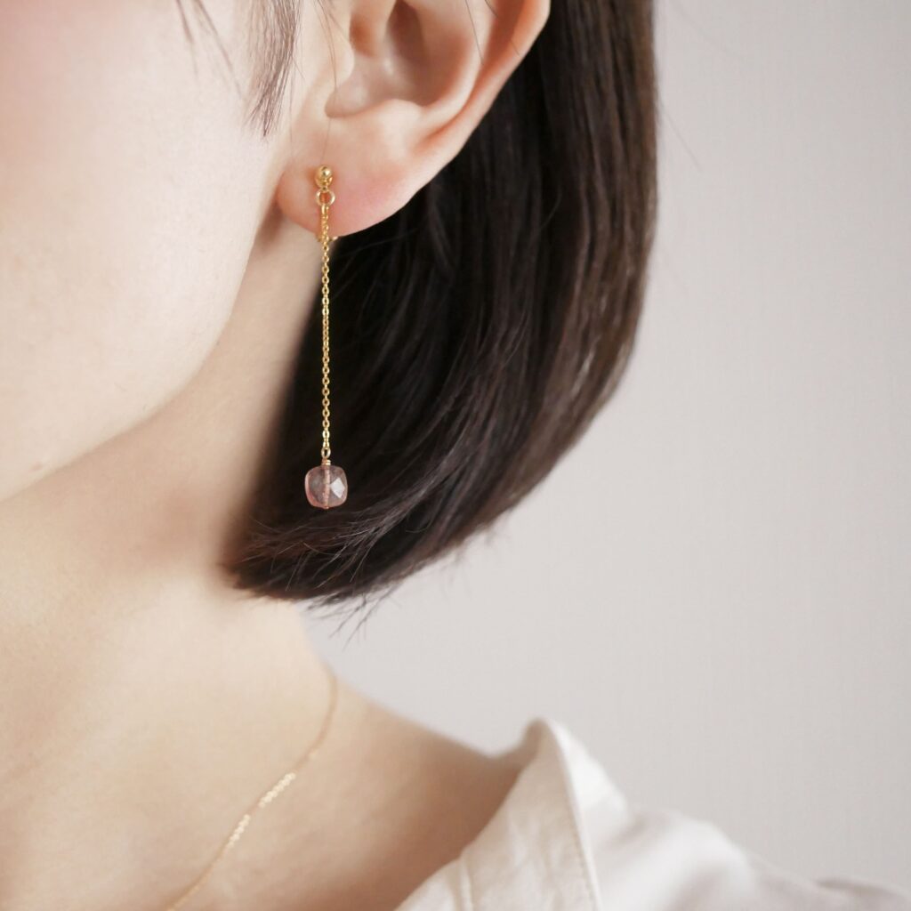 ピンク天然石のイヤリング