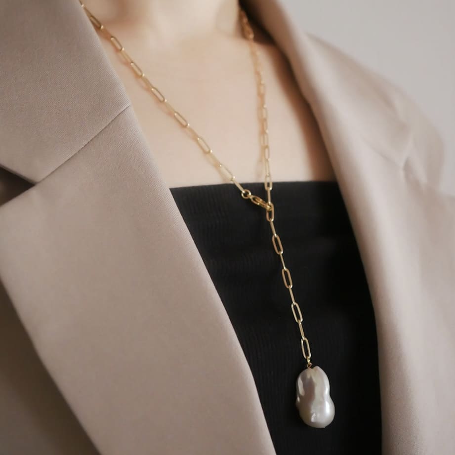 歪なバロックパールネックレス